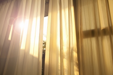 マンションのカーテン：遮熱カーテンとミラーカーテンを詳細解説